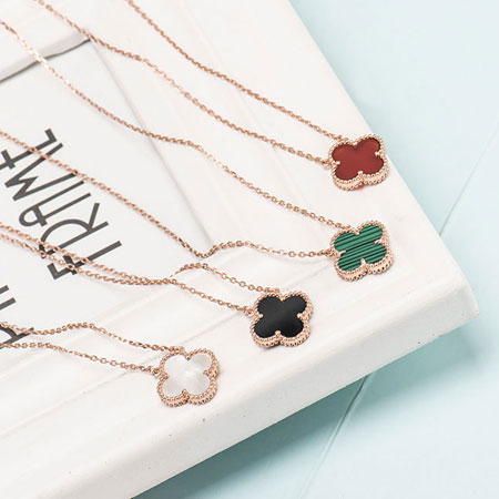 Four Leaf Clover Necklace for Women Red Leaf Heart Shaped Pendant Necklaces  Heart Magnet Necklace Jewelry Gift for Mom