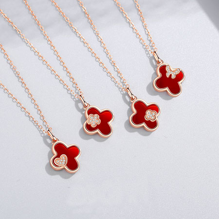 Four Leaf Clover Necklace for Women Red Leaf Heart Shaped Pendant Necklaces  Heart Magnet Necklace Jewelry Gift for Mom